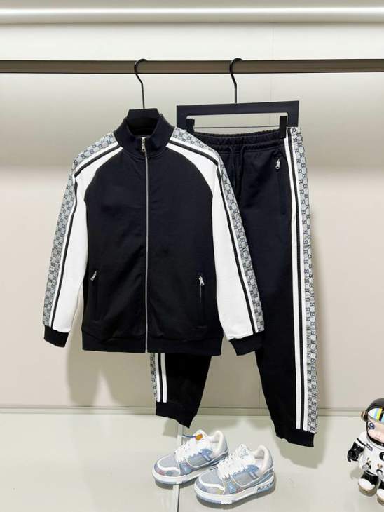 Picture of Gucci Sweater Suits _SKUGucciS-2XL24cr48840246